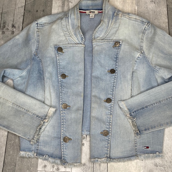 Tommy Cropped Oversized Raw Hem Light Wash Denim Jacket Size M - Picture 2 of 12